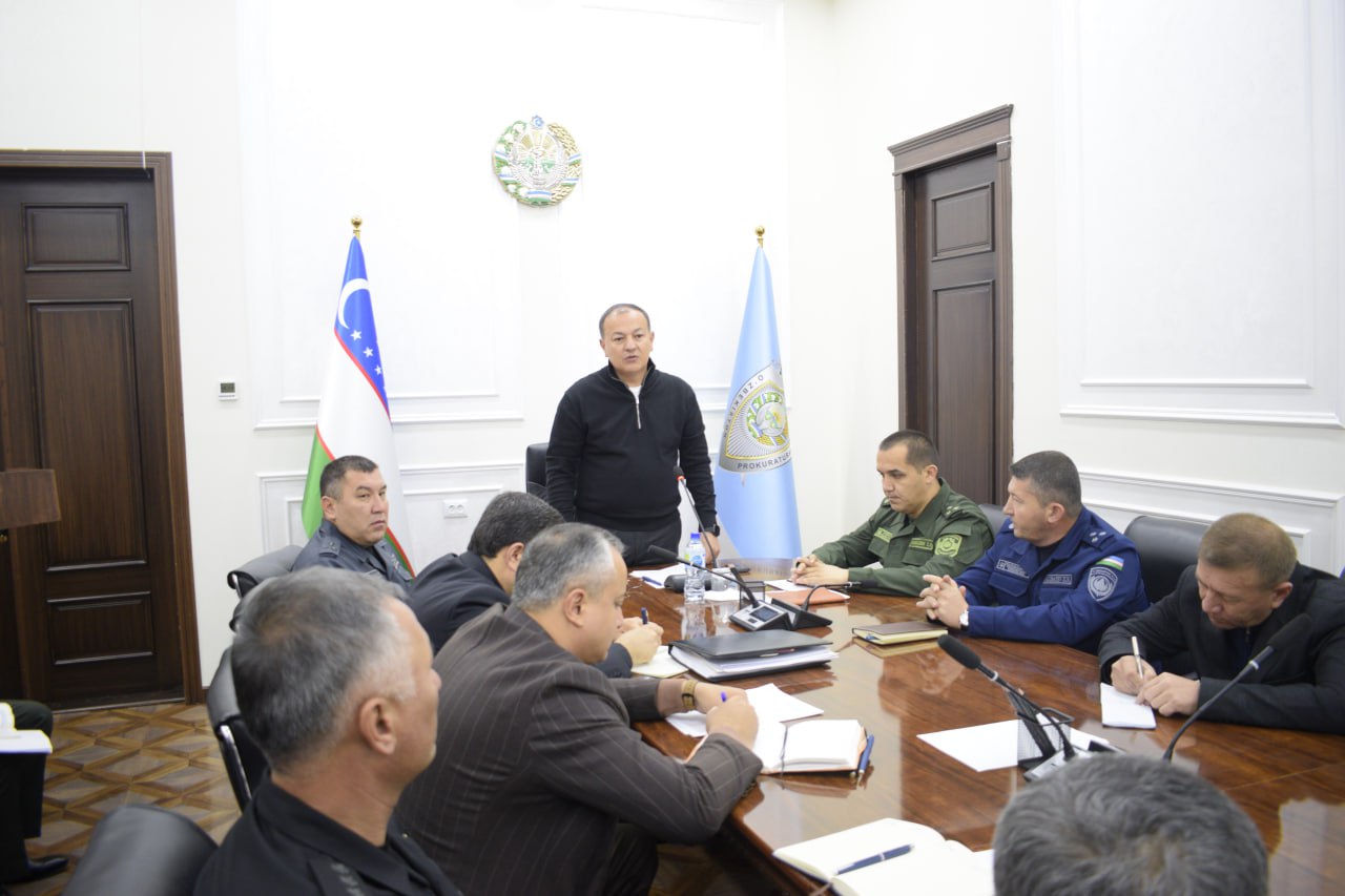 Men dushda suratga tushdim Qiz uy qurilishi jinsiy aloqa videolarini yaxshi koradi